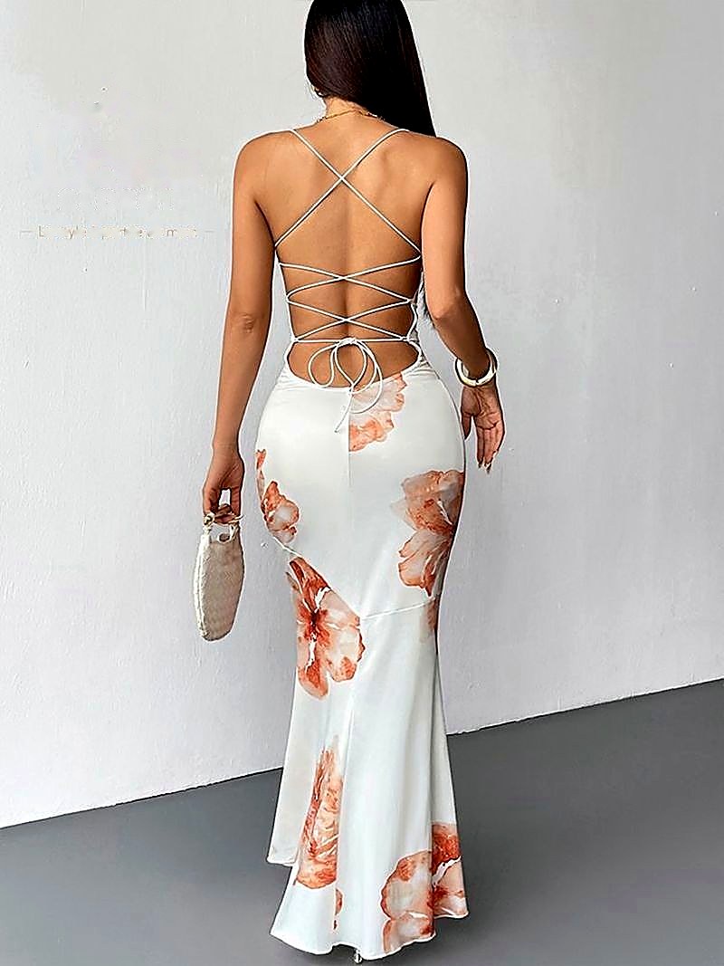 Robe longue blanche à fleurs, vue de dos avec lacets croisés
